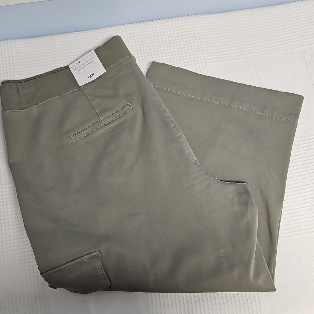 Intro Comfort Waist Cargo Crop Relaxed Capri: Green: 18W